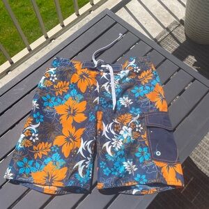 Boys swim trunks - tropical pattern sx6/7 Canadian made Vancouver mesh liner